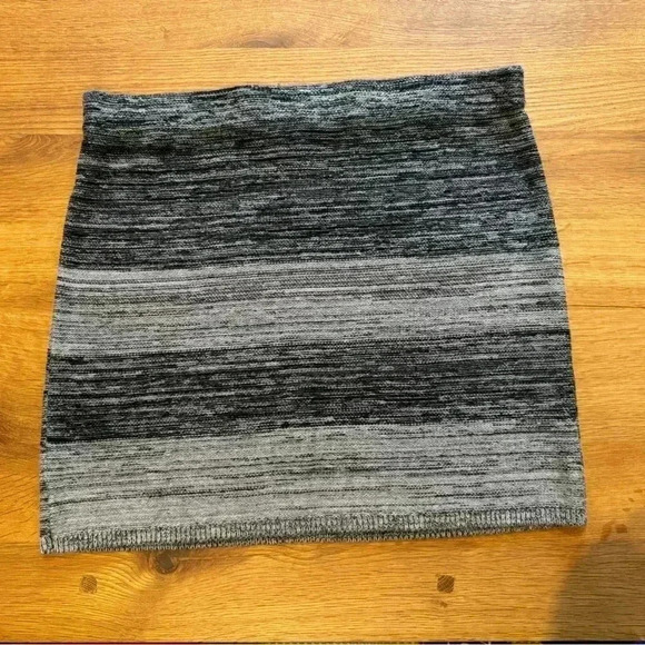 LOFT Dresses & Skirts - Loft - Black and gray 50% cotton elastic skirt - Size XL